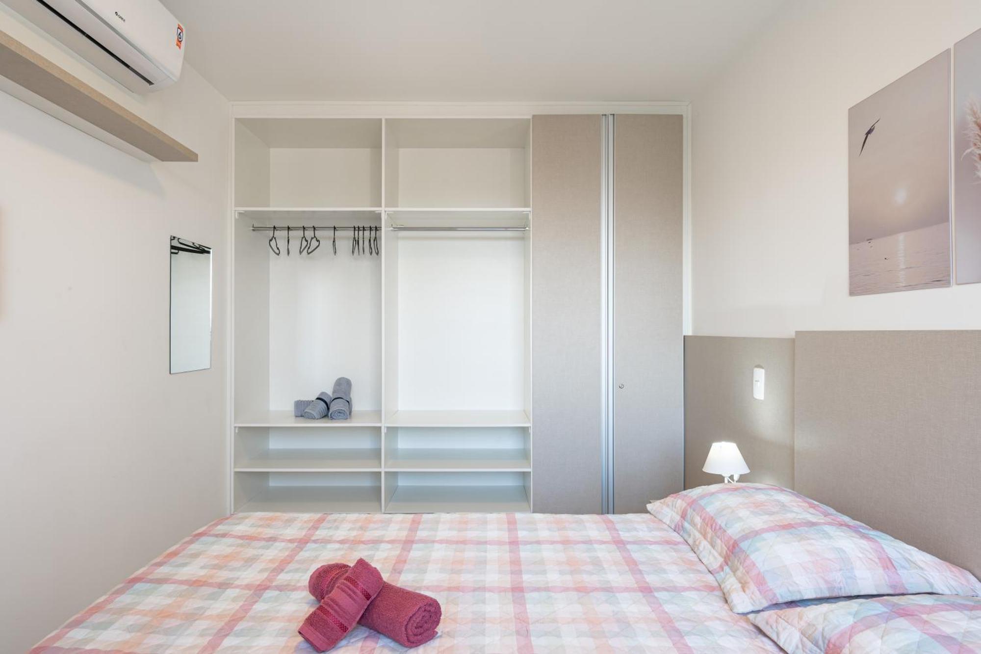 Apartamentos Completos A 15Min Beto Carreiro Com Wi-Fi Churrasqueira Em Condominio Com Piscina Portaria 24H Ideal Para Familia Piçarras Quarto foto